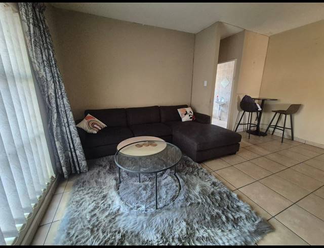 2 BEDROOM TOWNHOUSE FOR SALE IN VANDERBIJLPARK SE 4